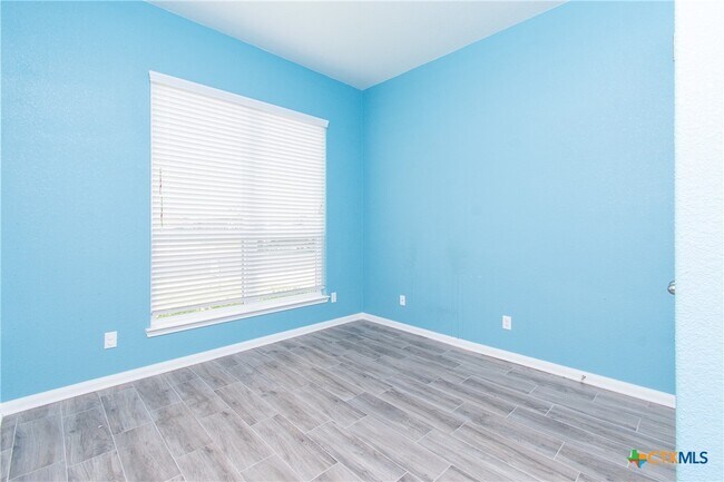 Building Photo - 6910 Catherine Dr