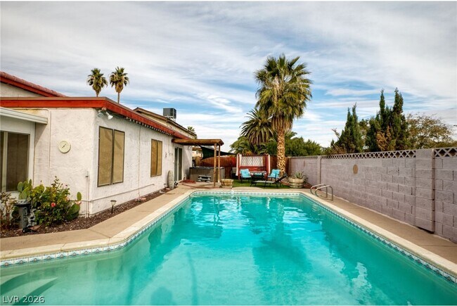 Building Photo - 3956 Clear View Dr