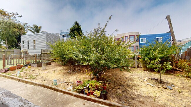 Building Photo - 759 6th Ave