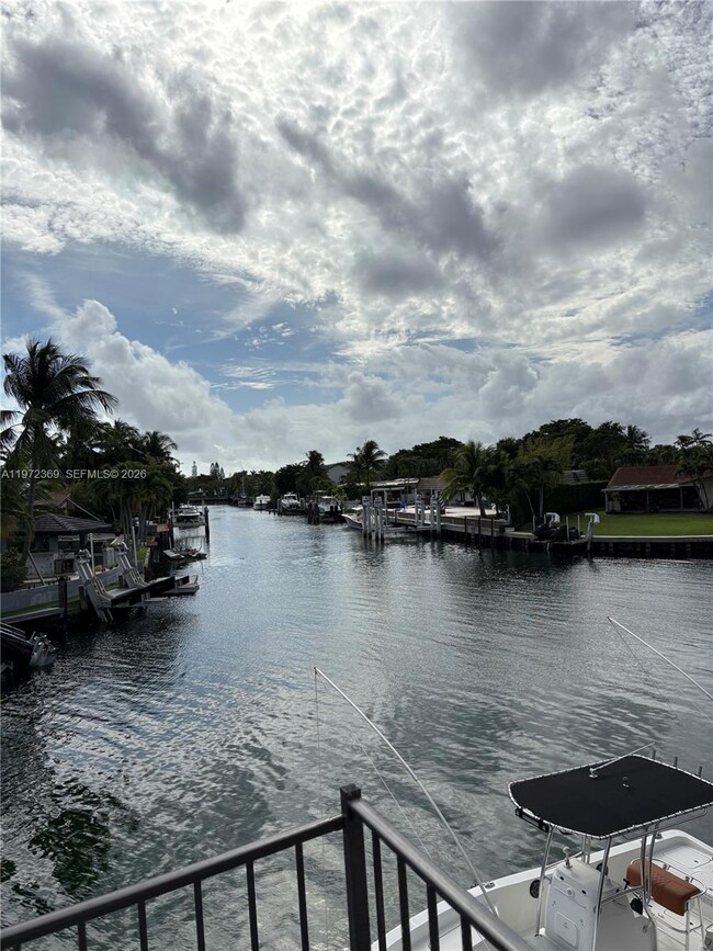 Building Photo - 2500 NE 135th St