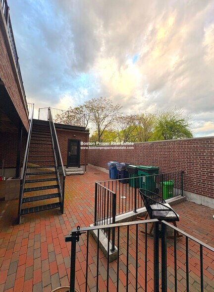 Building Photo - 464 Beacon St