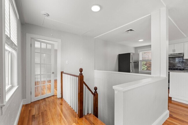 Building Photo - 6 Blaney St