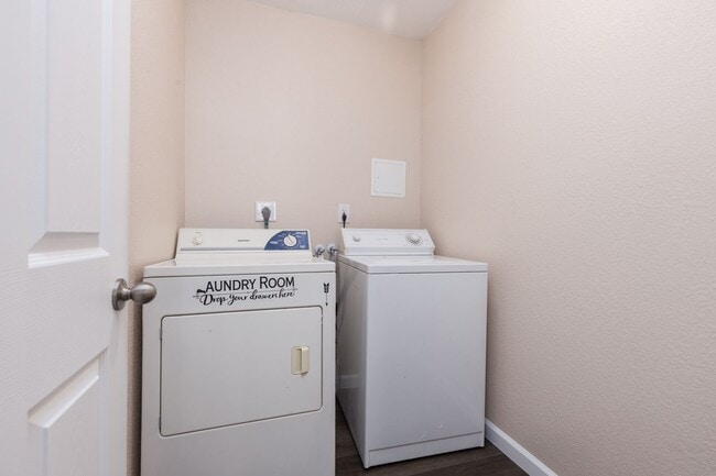 Building Photo - 6205 Bellota Dr