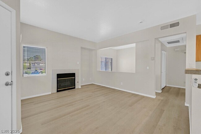 Building Photo - 251 S Green Valley Pkwy