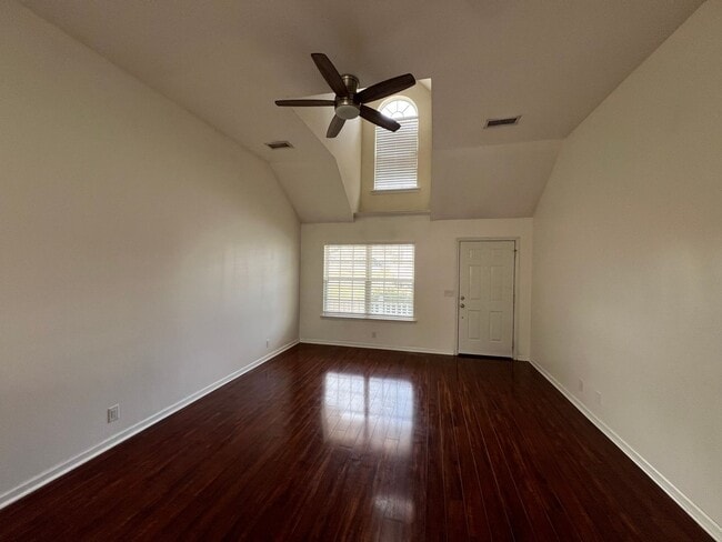 Building Photo - Nice 3 Bedroom 2 Bath plus Bonus Room in Murfreesboro - Available Immediately!