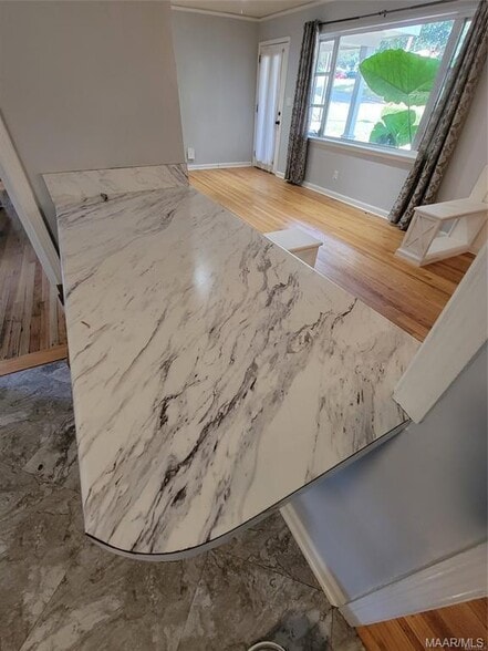 Building Photo - 558 Karen Rd