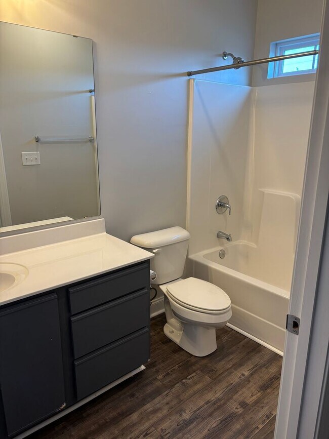 Building Photo - 3-Bedroom, 2Bath Condo end unit