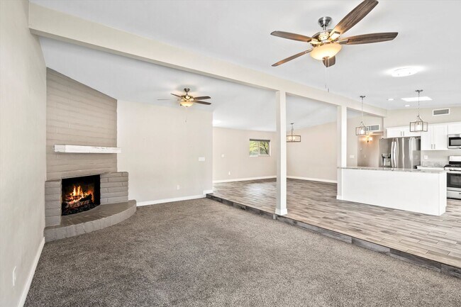 Building Photo - Charming home located in Indian Ridge Esta...