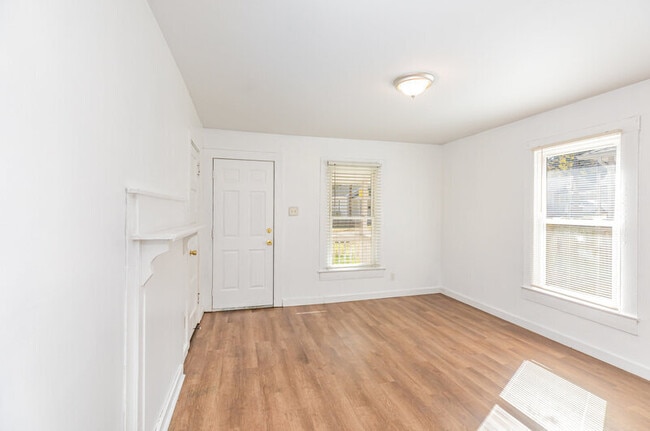 Building Photo - 659 Wilson St