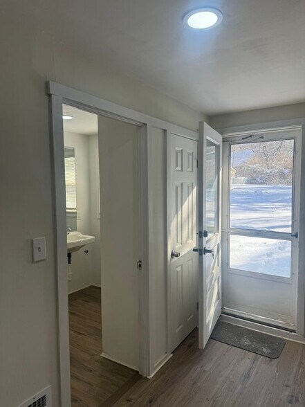 Building Photo - 752 Norwood Rd