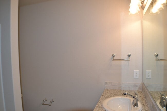 Building Photo - House For Lease in Midland