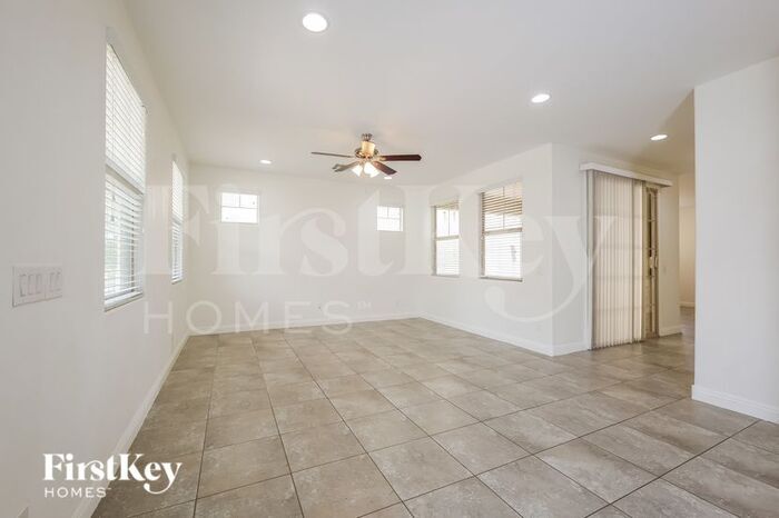 Building Photo - 264 N 69th Pl