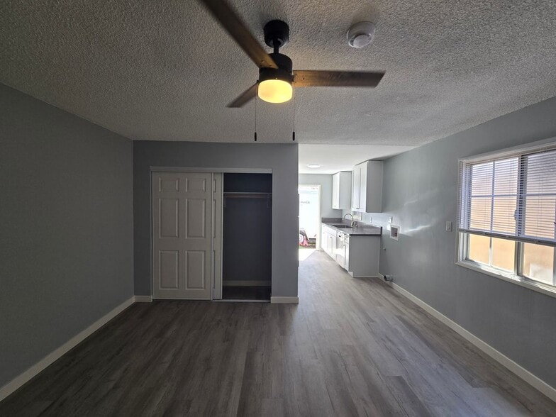 Building Photo - 317 Warren Ln