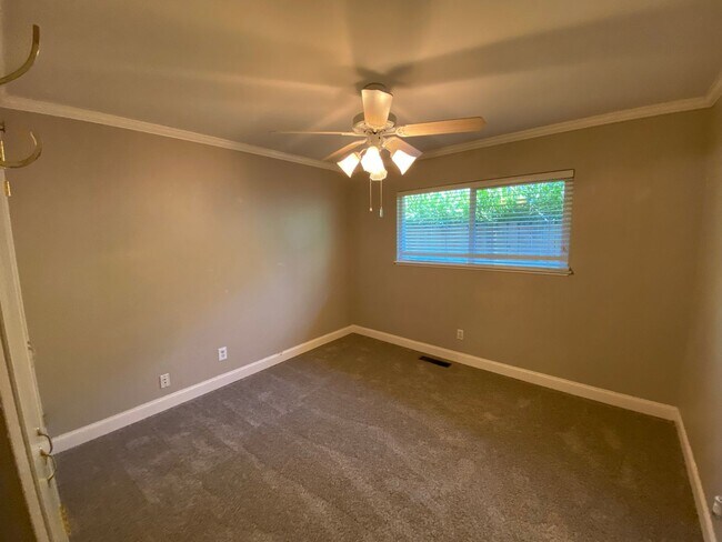 Building Photo - Spacious home in Green Acres coming soon!