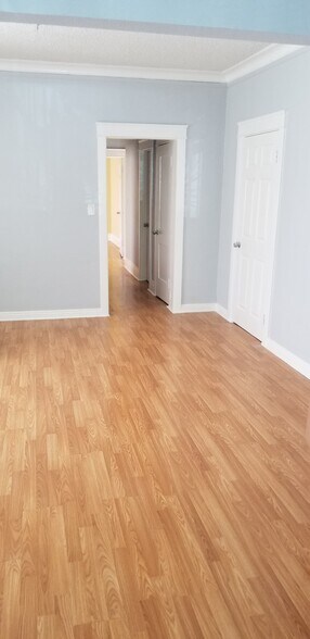 Building Photo - 801 N Ridgewood Pl