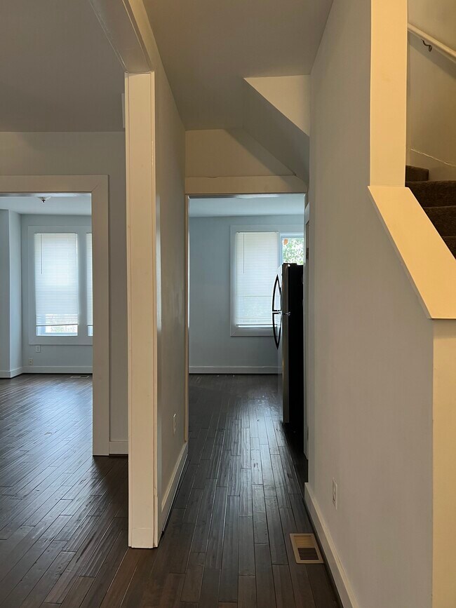 Building Photo - 4225 Ivanhoe Ave