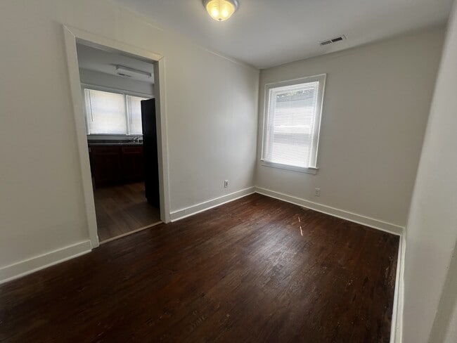 Building Photo - 202 Meares St