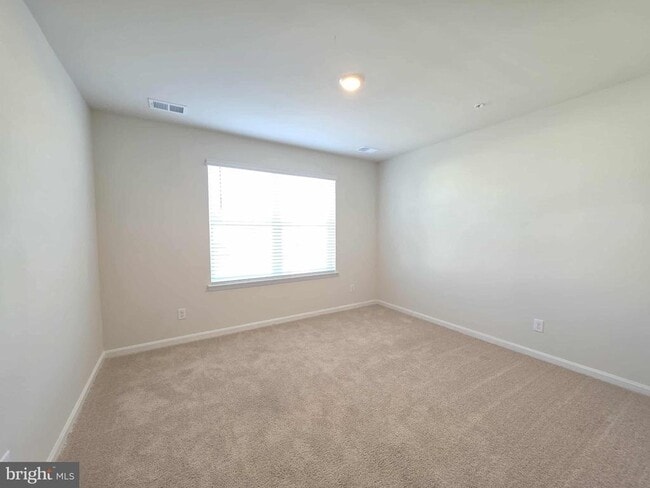 Building Photo - 374 Robbins Farm Rd