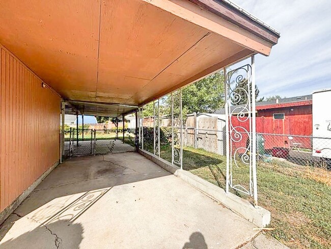 Building Photo - 1st Month Rent FREE!!! 3BR 1BA Home w/ Fresh Flooring • Private Backyard in Salt Lake City