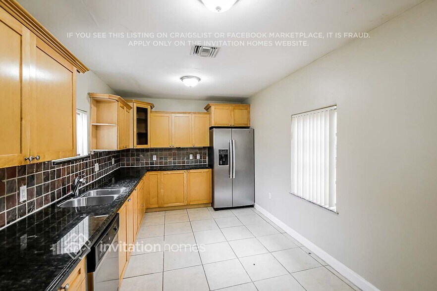 Building Photo - 2150 SW 65th Ave