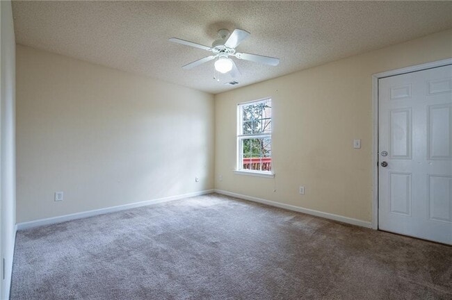 Building Photo - 43 Middlebrook Dr