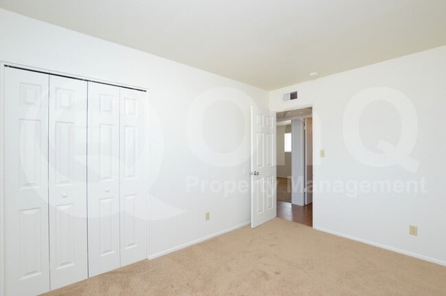 Building Photo - 713 E Campus Dr