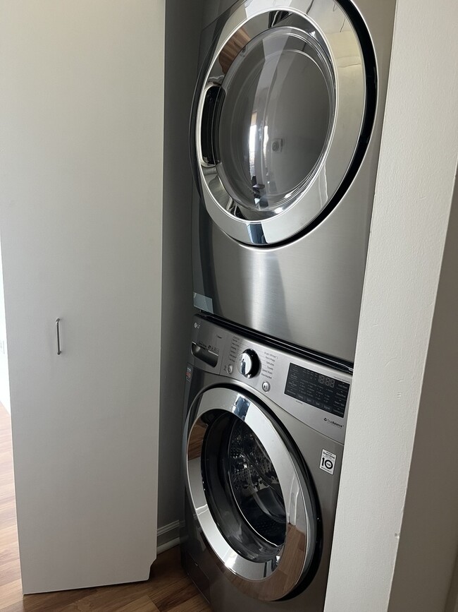 Building Photo - 1631 S Michigan Ave