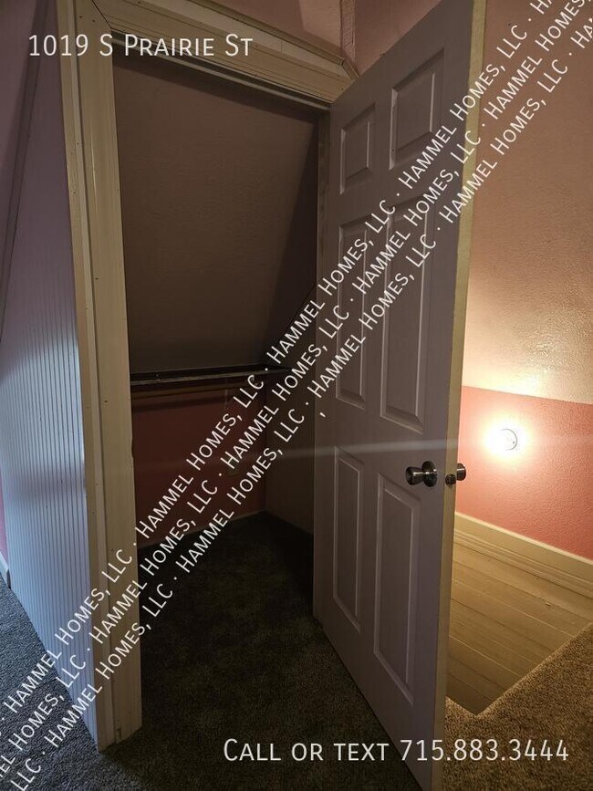 Building Photo - 1019 S Prairie St