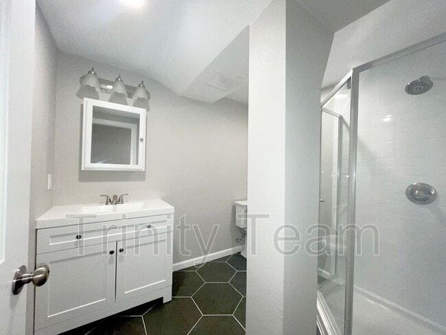 Building Photo - 1381 Xanadu St