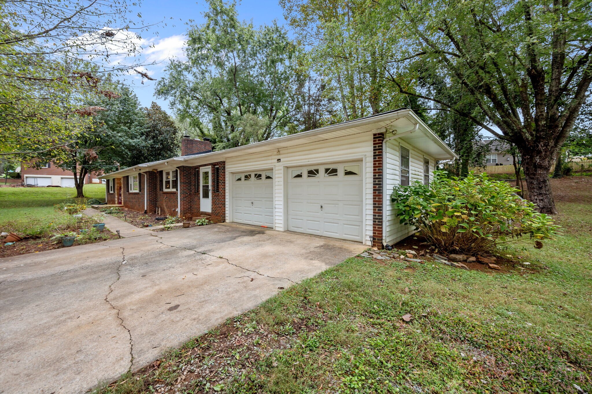Building Photo - 5728 Nylon Dr