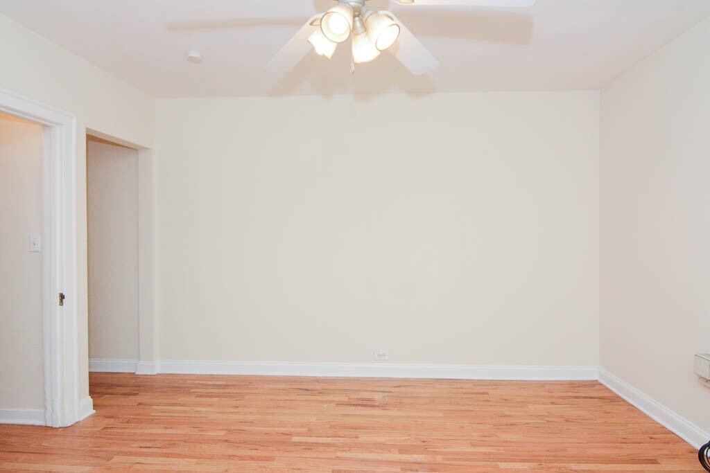 Building Photo - 545 W Wellington Ave