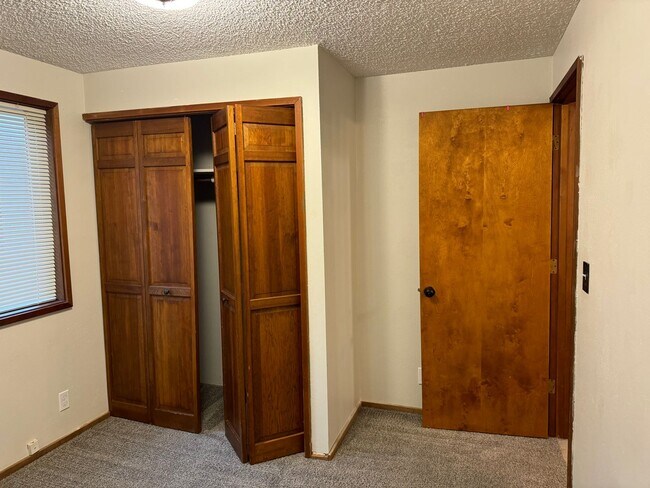 Building Photo - Spacious secluded house in Thurston Hills!