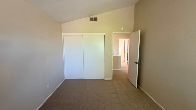 Building Photo - Oakley beautiful 3 bedroom 2 bath w/vaulted ceilings & much more