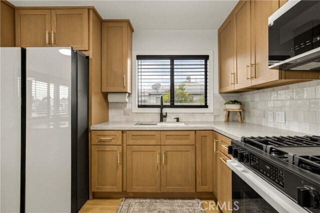 Building Photo - 23813 Catskill Ave