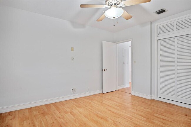 Building Photo - 2130 NE 42nd Ct