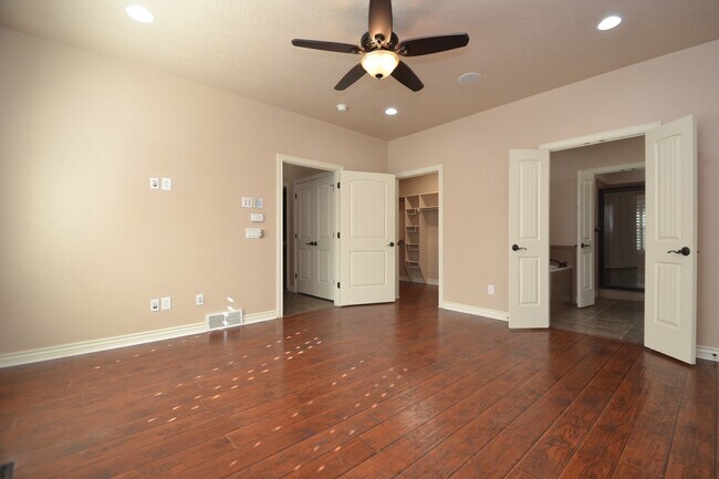 Building Photo - Stunning 6 bedroom 3 bathroom home in Daybreak South Jordan!!!
