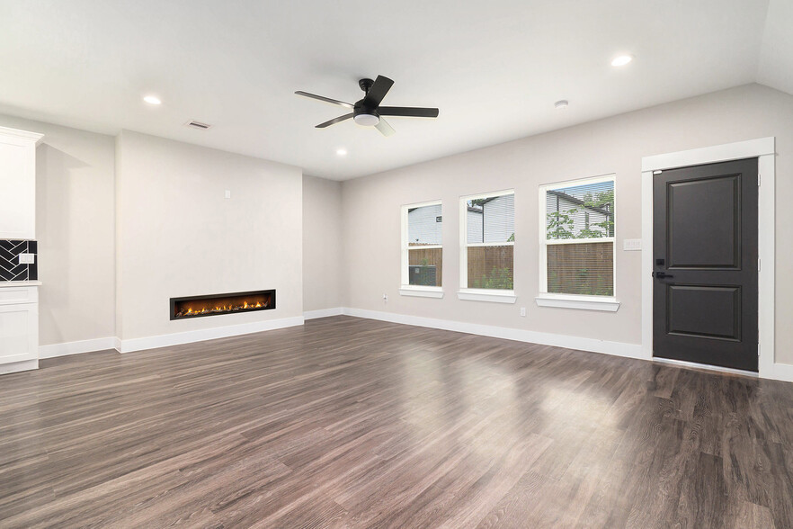 Building Photo - 8119 Venus St