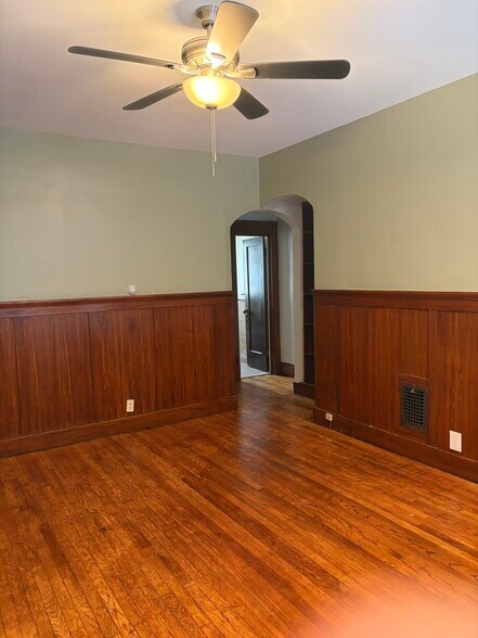 Building Photo - 1376 Amherst St