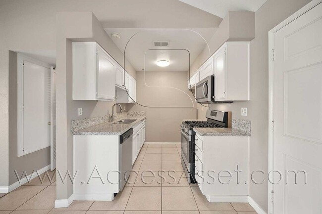 Building Photo - Fullerton Condo Near CSUF + Easy Freeway Access