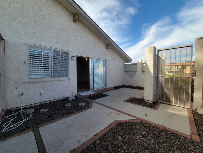 Building Photo - Oxnard Condo