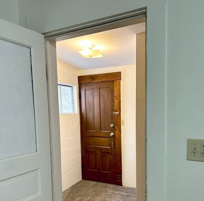 Building Photo - Recently Updated first floor apartment within walking distance to Main St  Grove City !