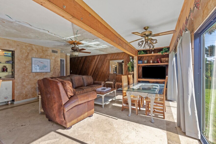 Building Photo - 4000 Gulf Terrace Dr