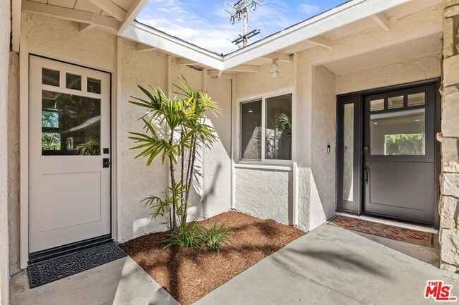 Building Photo - 6111 Monero Dr