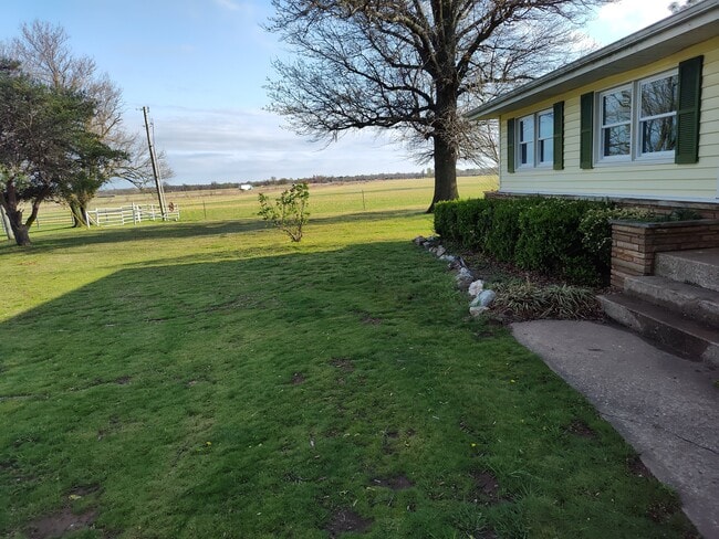 Building Photo - 2025 N 432