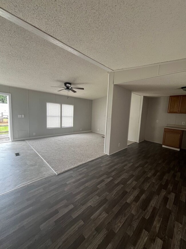 Building Photo - Mobile home for rent