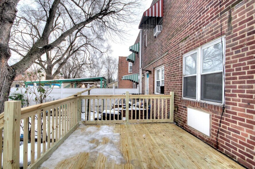 Building Photo - 1327 Jackson St