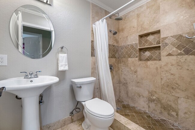 Building Photo - 127 Meadow Path Dr