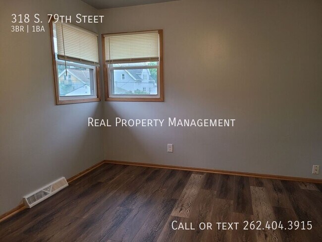 Building Photo - 318 S 79th St