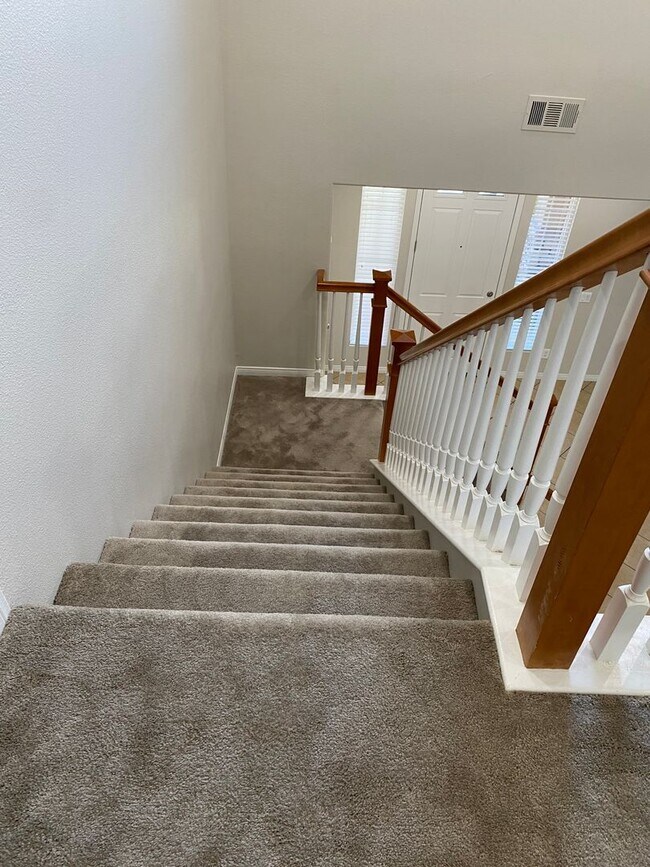 Building Photo - Beautiful 5 Bedroom Home in Murrieta Available!