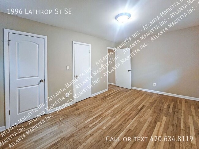 Building Photo - 1996 Lathrop St SE